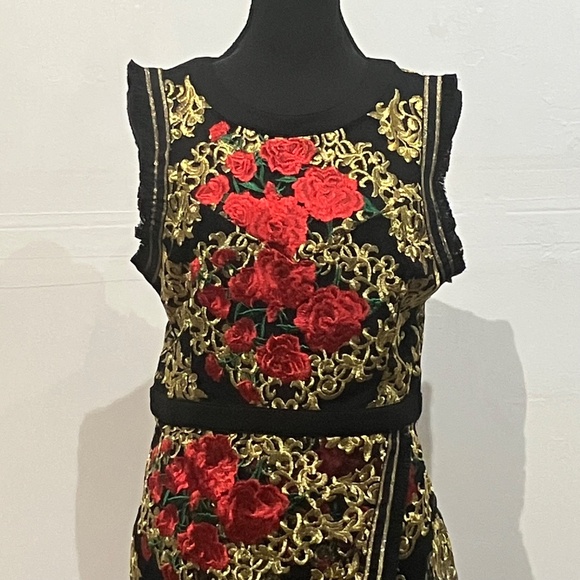 Wow, couture, red, black and gold lace dress - Picture 12 of 13